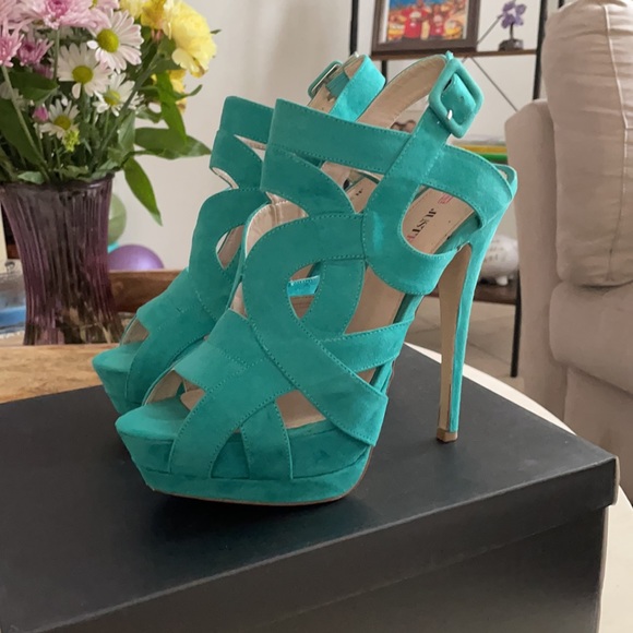 Seafoam Kena - Picture 3 of 5